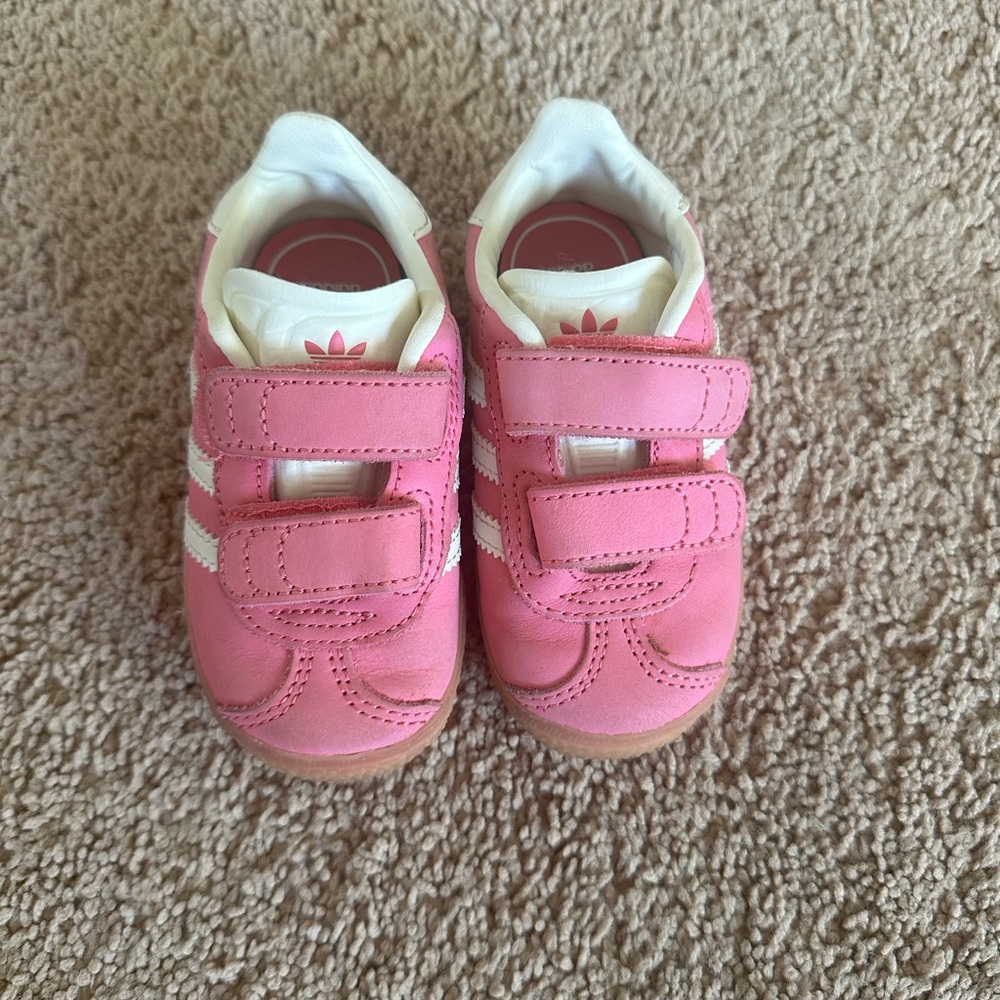 Adidas gazelle toddler shoes in pink size 6